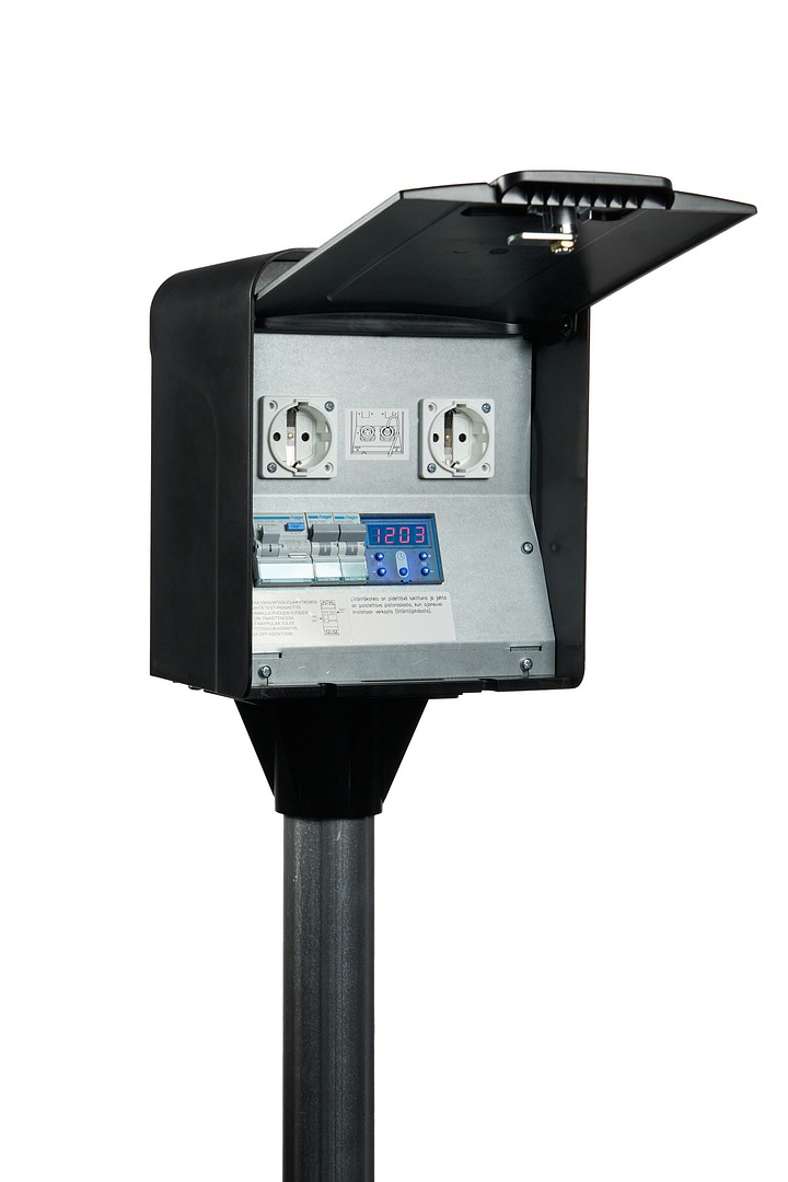 UTUBoX Piharasia IP24 In=16A, 1xDigi.kello (2-kan.), JSK 2xC16A, 1xVVSK